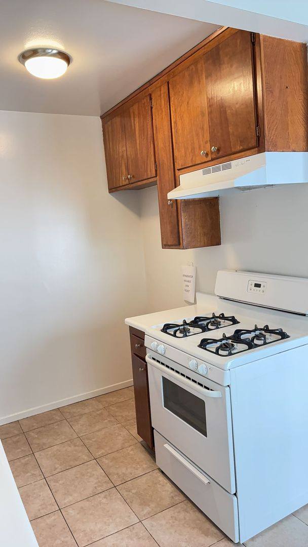 Apartment for rent at 1043 Newport Ave, Long Beach, CA 90804