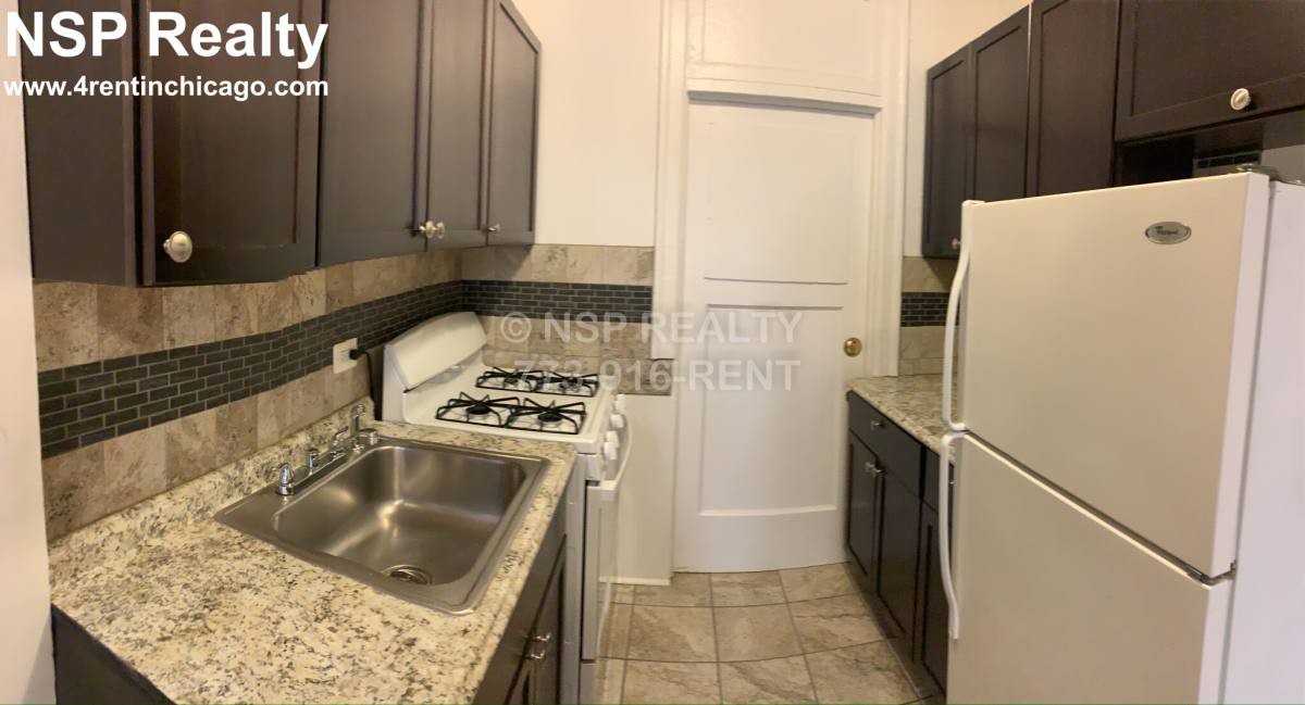 Apartment for rent at 1365 W Estes #2P, Chicago, IL 60626