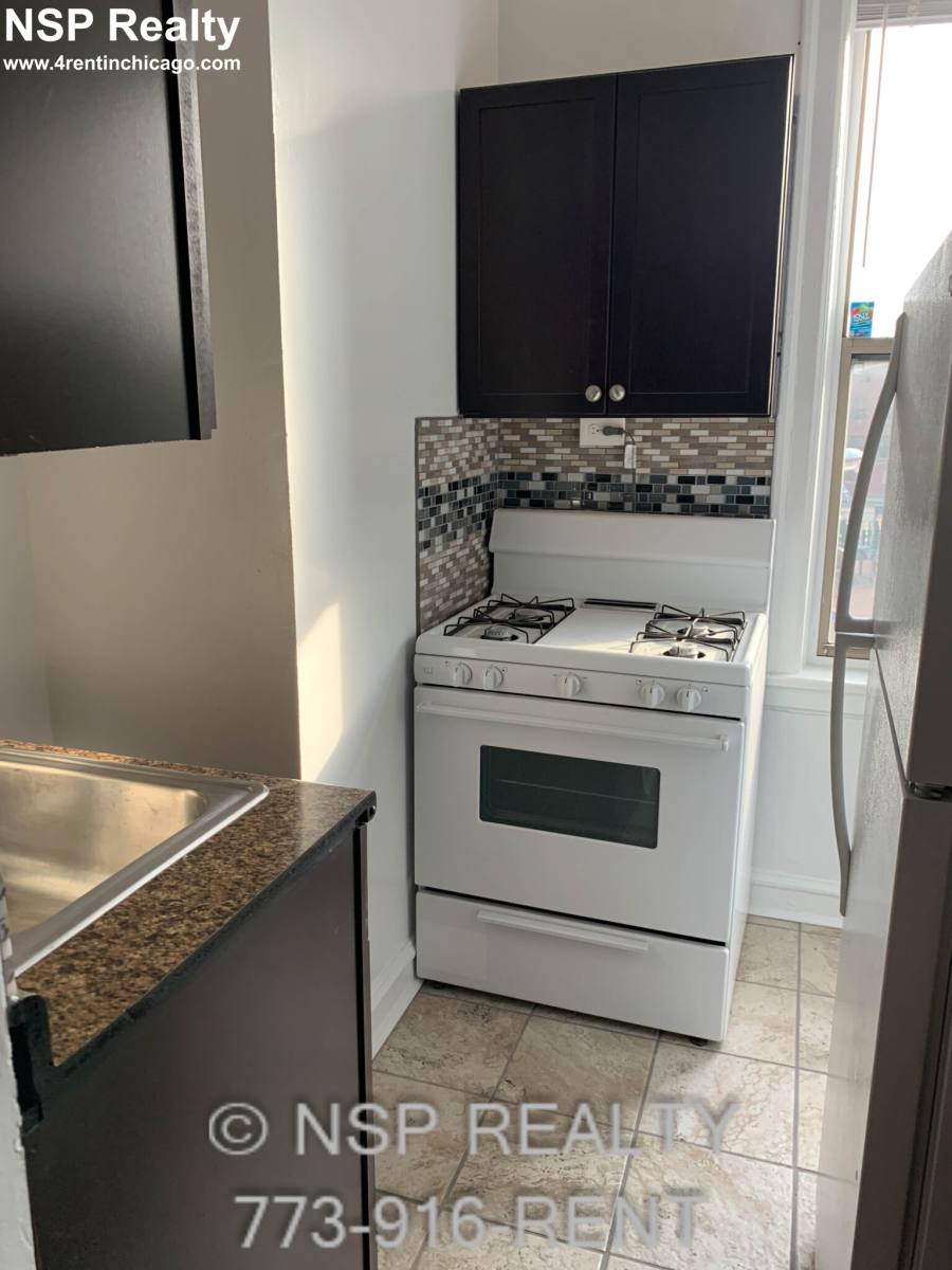 Apartment for rent at 1367 W Estes #1M, Chicago, IL 60626