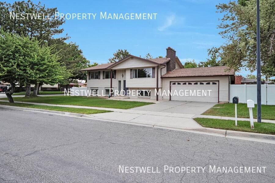 House for rent at 815 E Dusty Rock Place, Sandy, UT 84094
