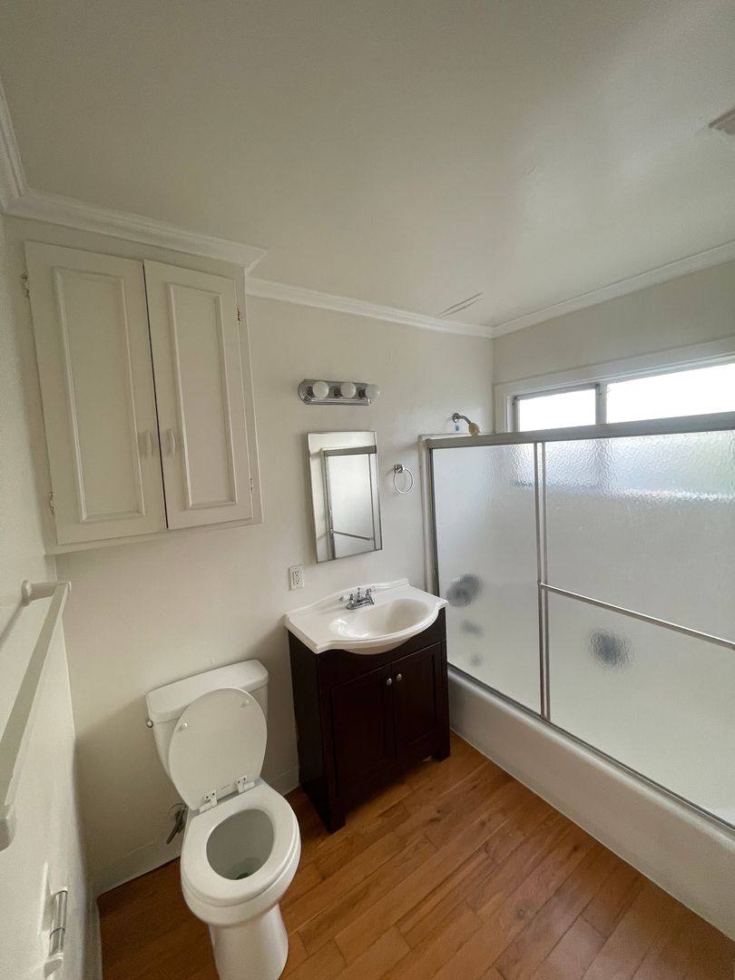Apartment for rent at 5326-5330 Packard St, Los Angeles, CA 90019