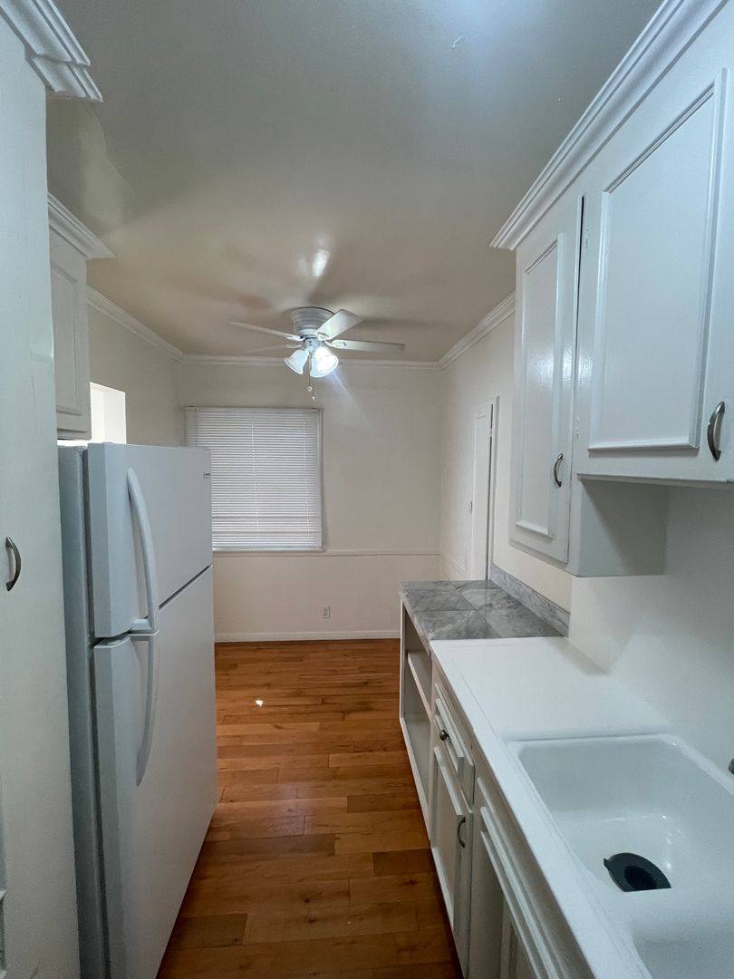 Apartment for rent at 5326-5330 Packard St, Los Angeles, CA 90019