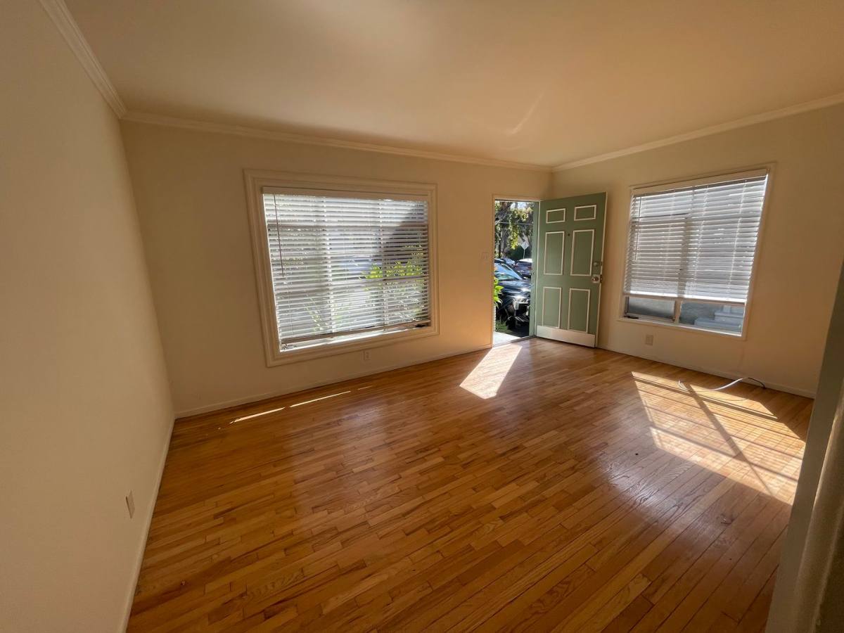 Apartment for rent at 5326-5330 Packard St, Los Angeles, CA 90019