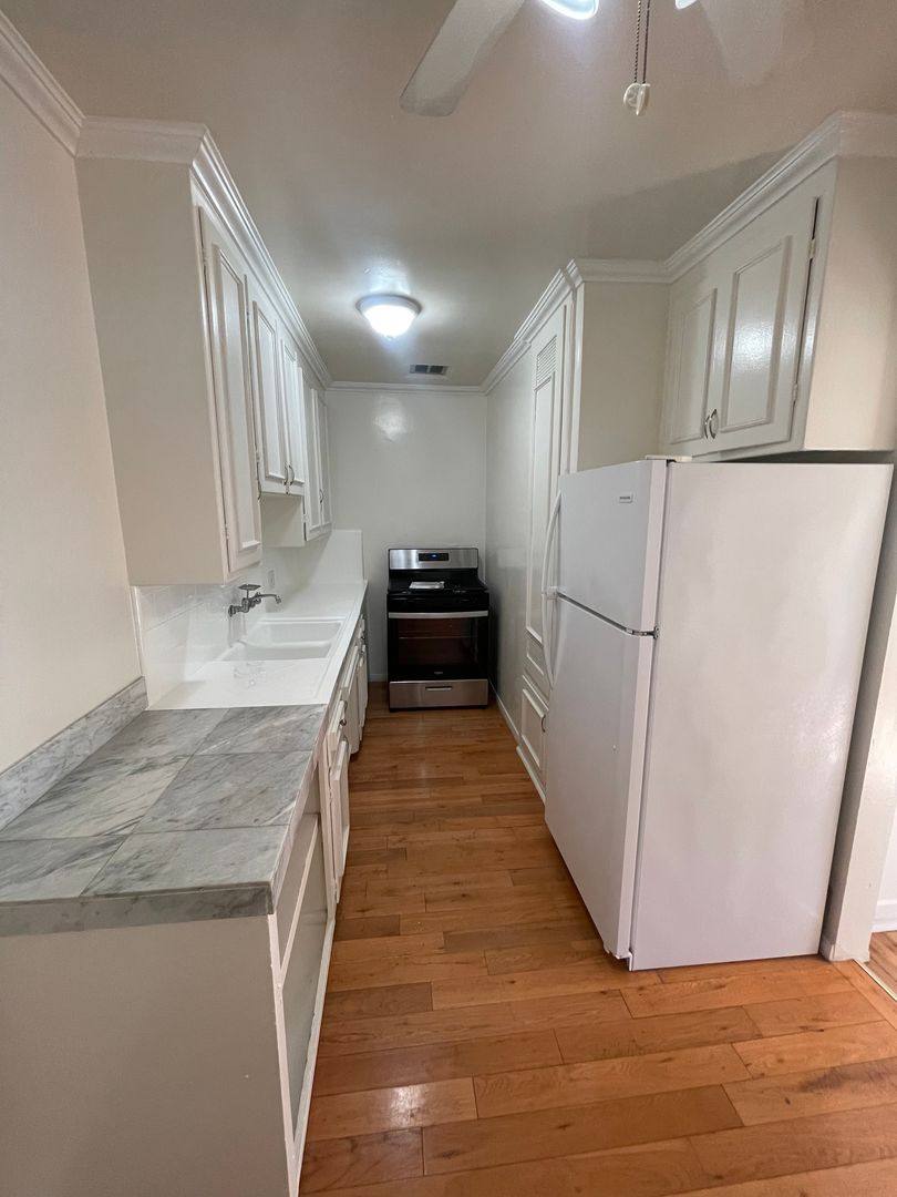 Apartment for rent at 5326-5330 Packard St, Los Angeles, CA 90019