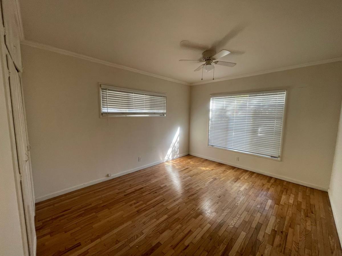 Apartment for rent at 5326-5330 Packard St, Los Angeles, CA 90019