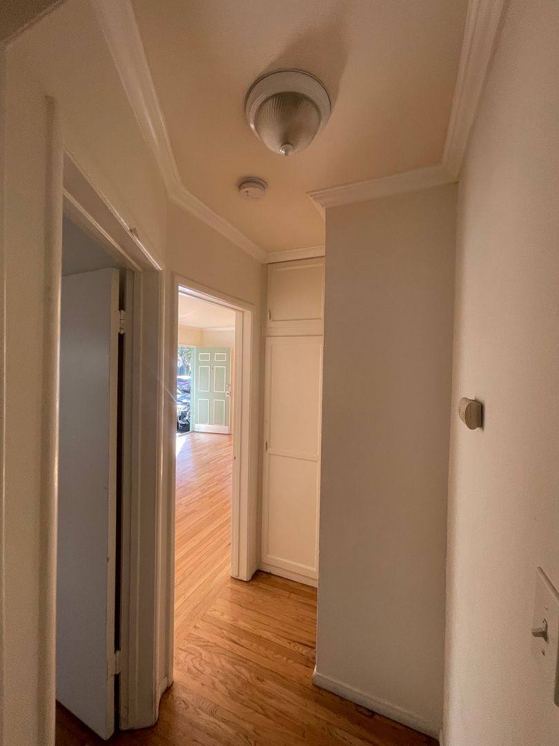 Apartment for rent at 5326-5330 Packard St, Los Angeles, CA 90019
