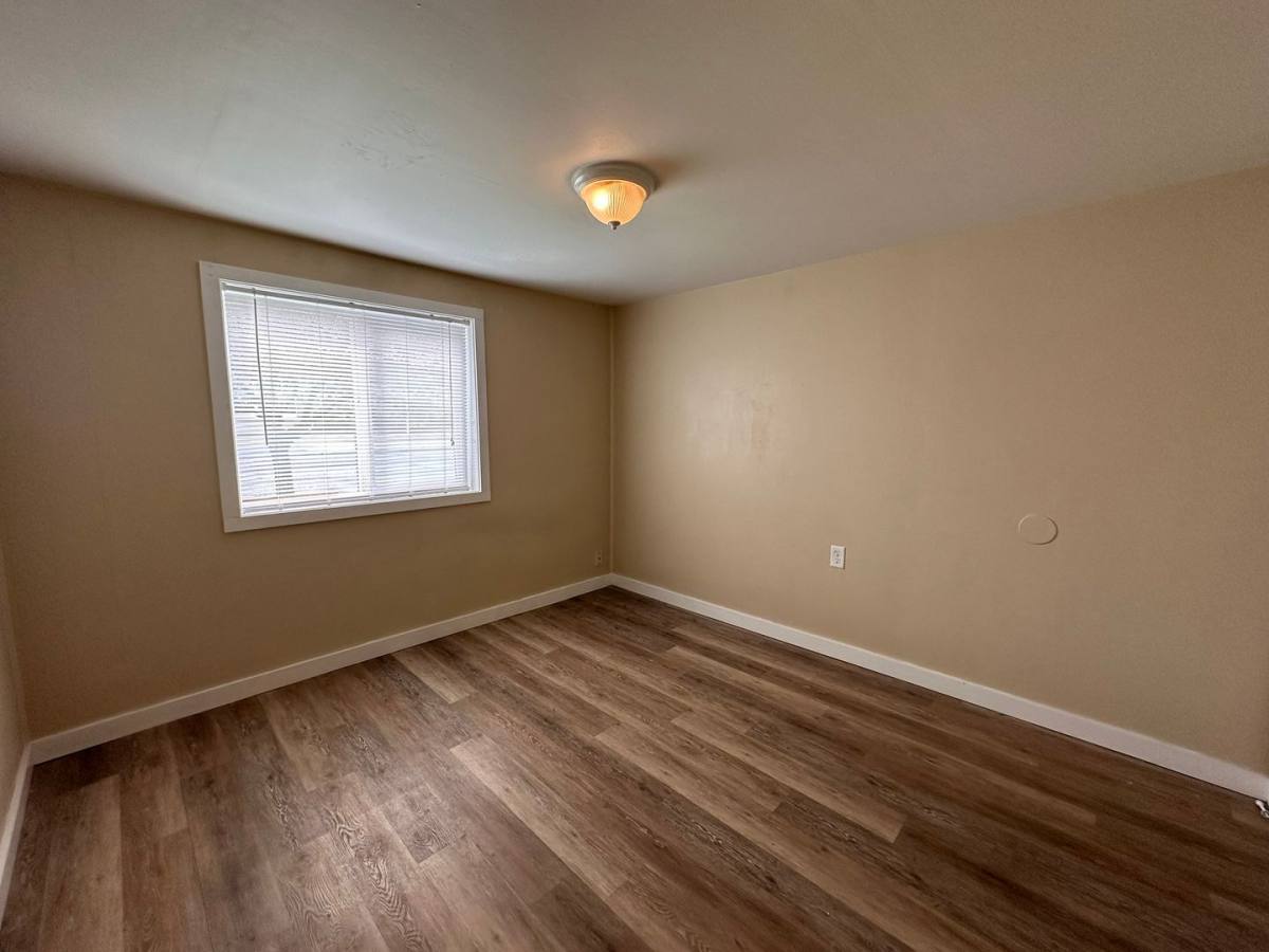 Apartment for rent at 2306 J St, Springfield, OR 97477
