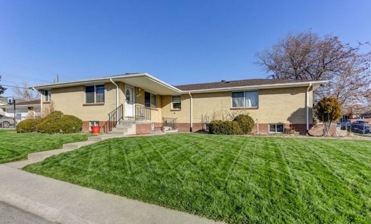 Apartment for rent at 901-903 N Wolff St, Denver, CO 80204