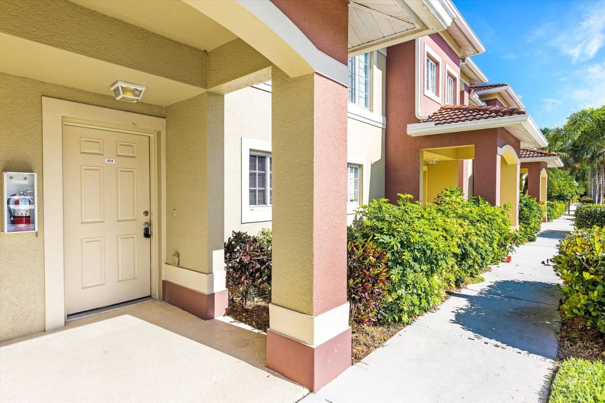 Townhouse for rent at 9420 Ivy Brooke Run, Fort Myers, FL 33913
