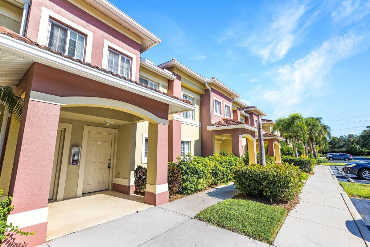 Townhouse for rent at 9420 Ivy Brooke Run, Fort Myers, FL 33913