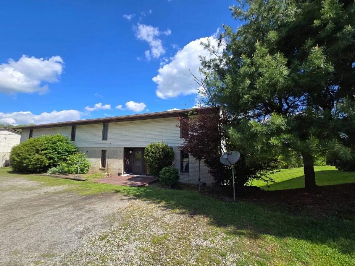Apartment for rent at 103, 105, 107 Martin Dr, Apollo, PA 15613