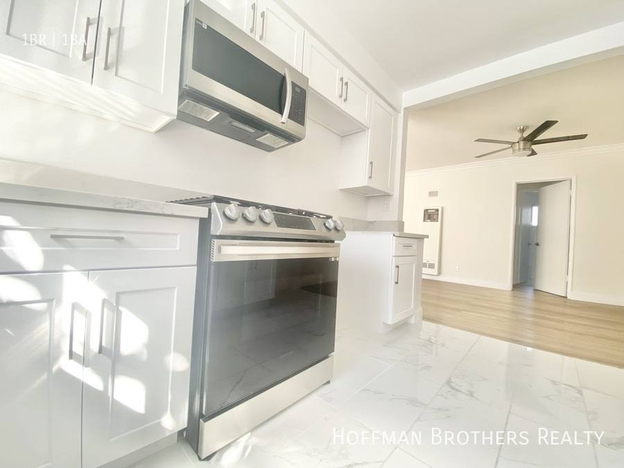 Apartment for rent at 12410 Chandler Blvd #21, Valley Village, CA 91607
