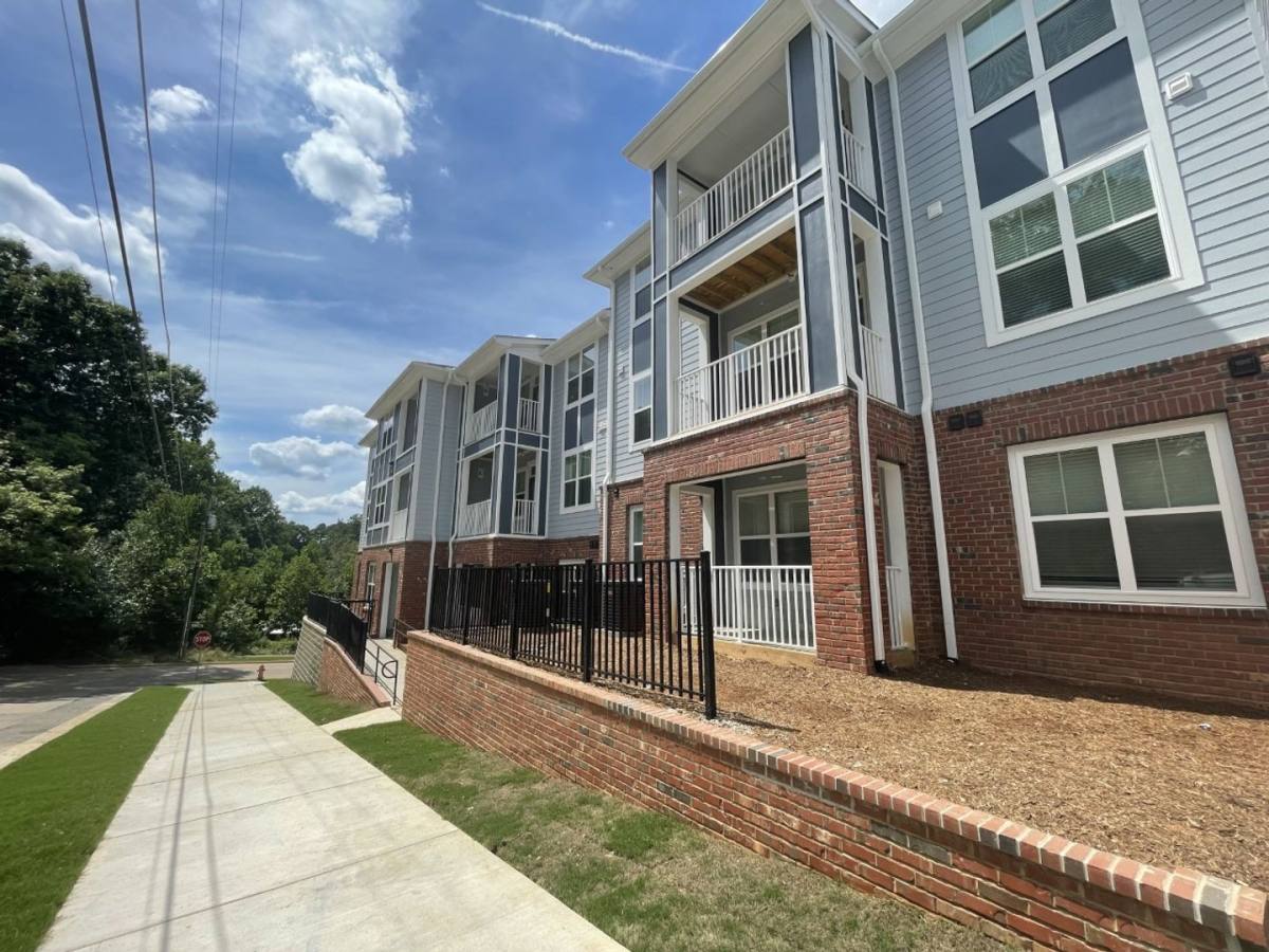 Apartment for rent at 1401 Stovall Dr, Raleigh, NC 27606