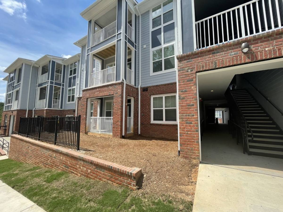Apartment for rent at 1401 Stovall Dr, Raleigh, NC 27606