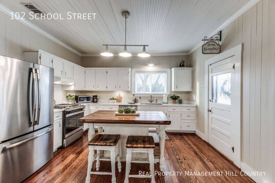 House for rent at 102 School St, Boerne, TX 78006