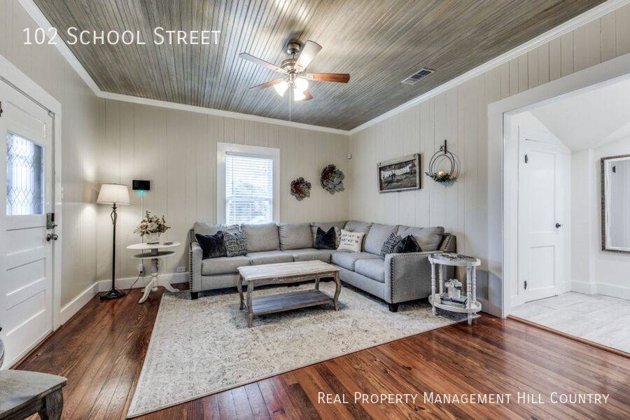 House for rent at 102 School St, Boerne, TX 78006