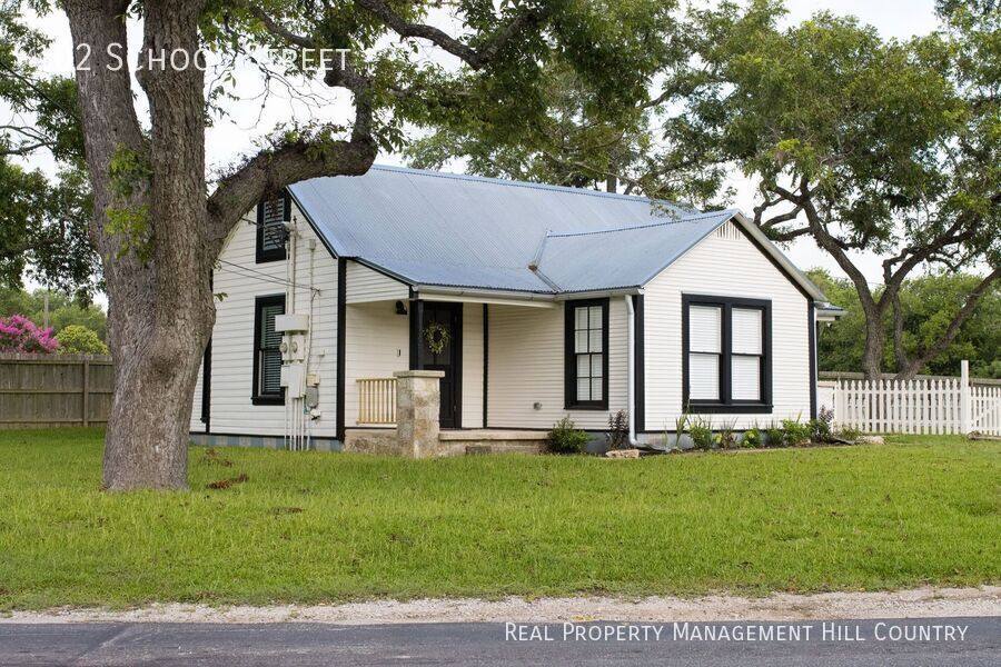 House for rent at 102 School St, Boerne, TX 78006