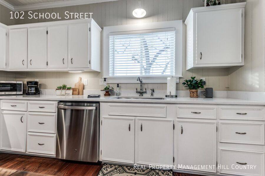 House for rent at 102 School St, Boerne, TX 78006