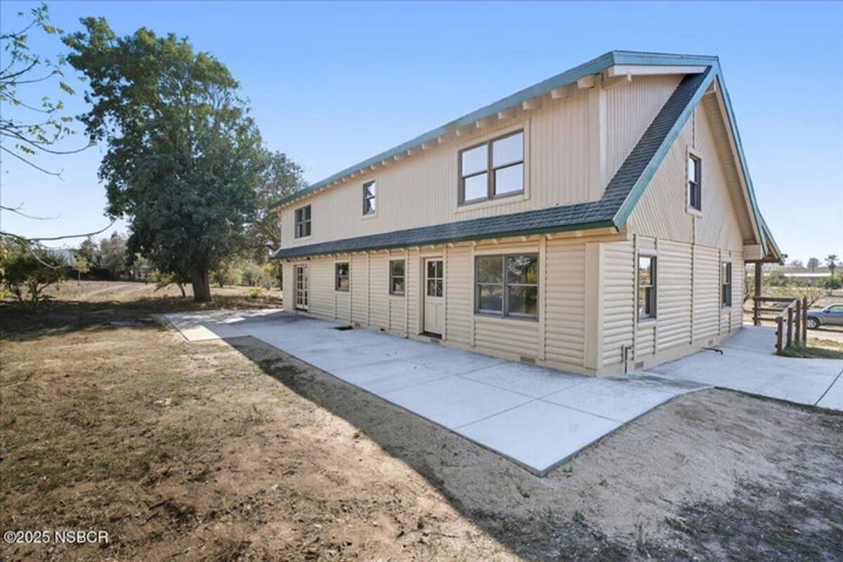 Apartment for rent at 2935 E Clark Ave, Santa Maria, CA 93455