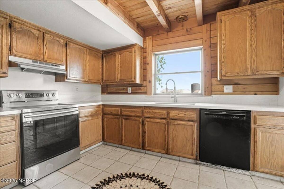 Apartment for rent at 2935 E Clark Ave, Santa Maria, CA 93455