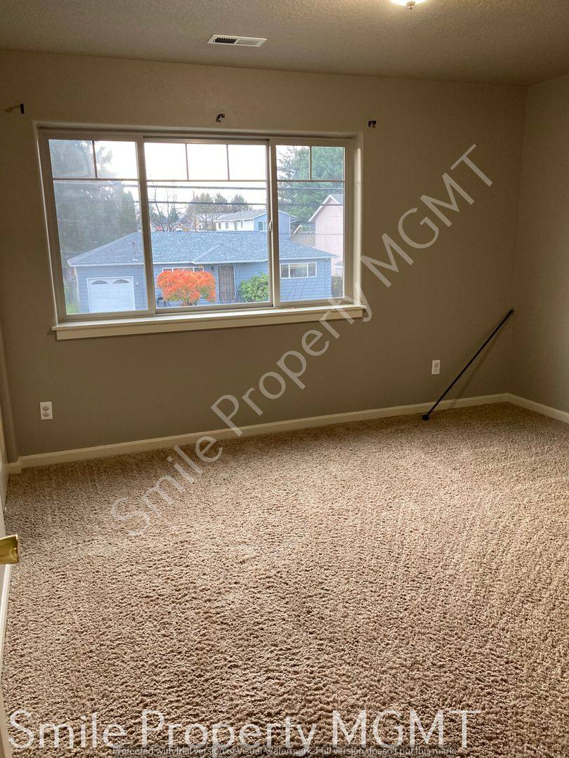House for rent at 6820 SE 85th Ave, Portland, OR 97266