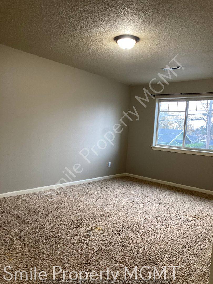 House for rent at 6820 SE 85th Ave, Portland, OR 97266