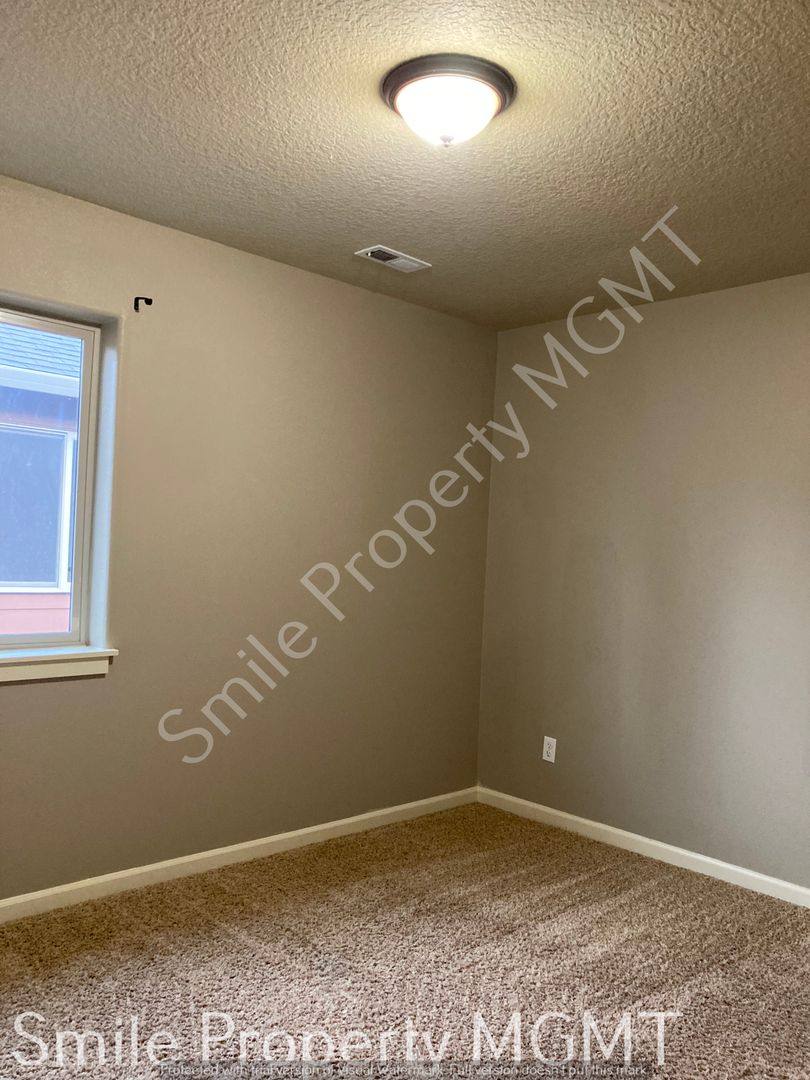 House for rent at 6820 SE 85th Ave, Portland, OR 97266