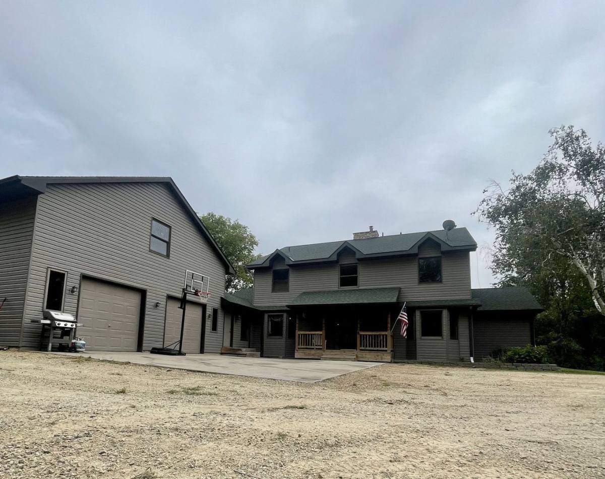 House for rent at 9533 Lansing Ave N, Stillwater, MN 55082