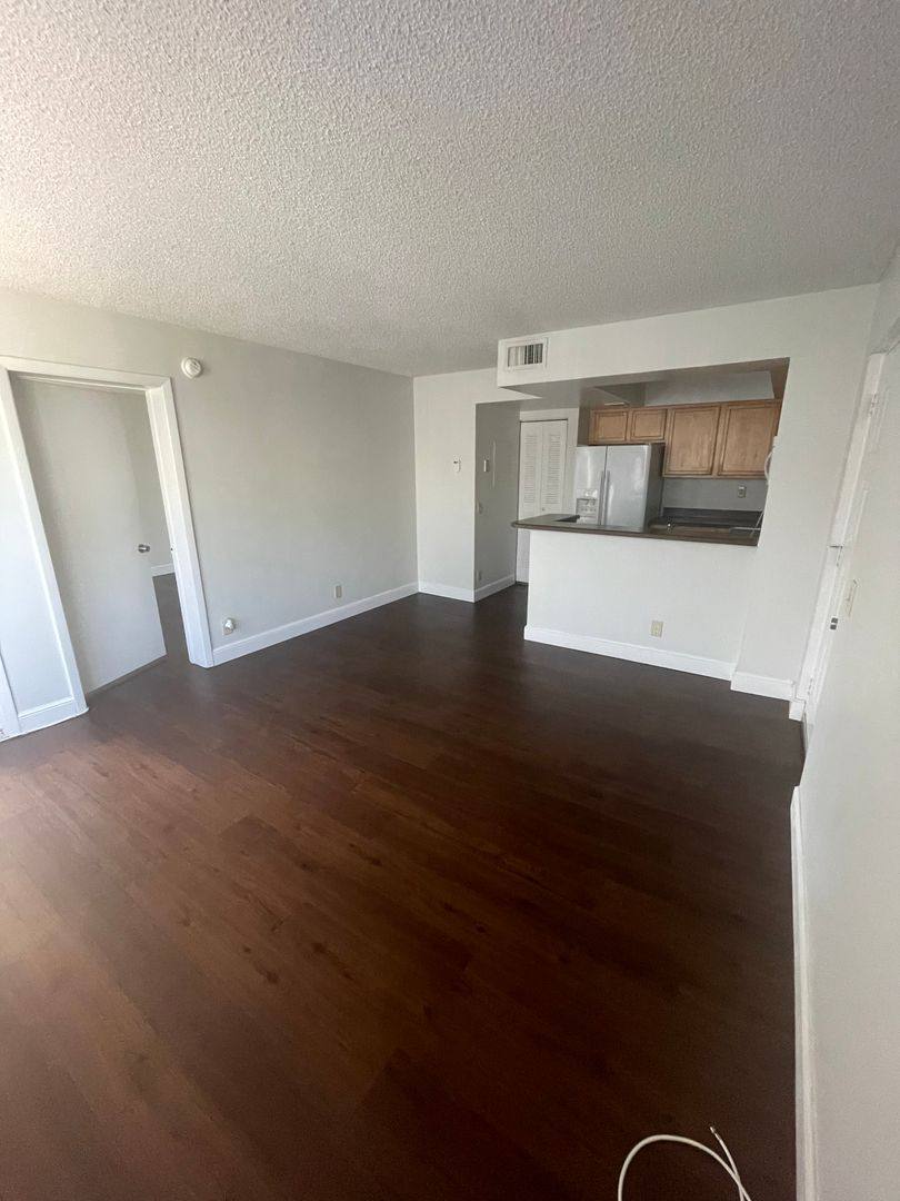 Apartment for rent at 700 Executive Center Dr, West Palm Beach, FL 33401