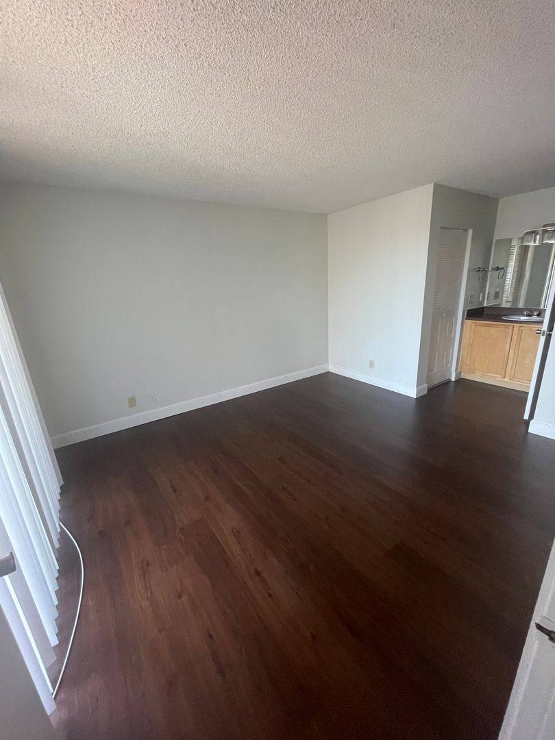 Apartment for rent at 700 Executive Center Dr, West Palm Beach, FL 33401