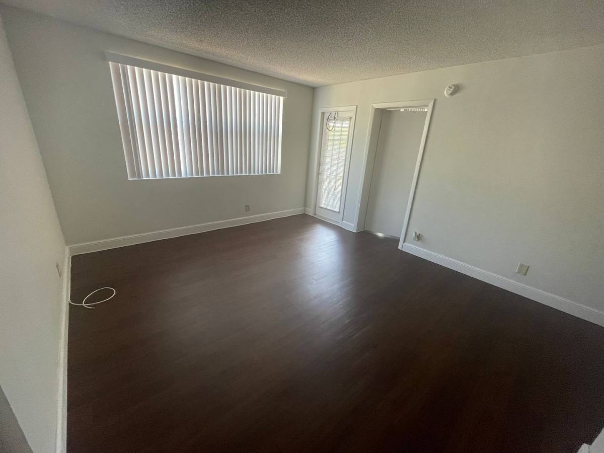 Apartment for rent at 700 Executive Center Dr, West Palm Beach, FL 33401