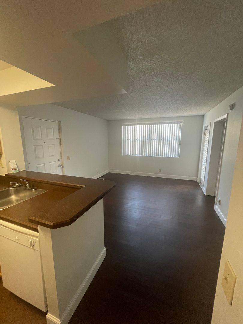 Apartment for rent at 700 Executive Center Dr, West Palm Beach, FL 33401
