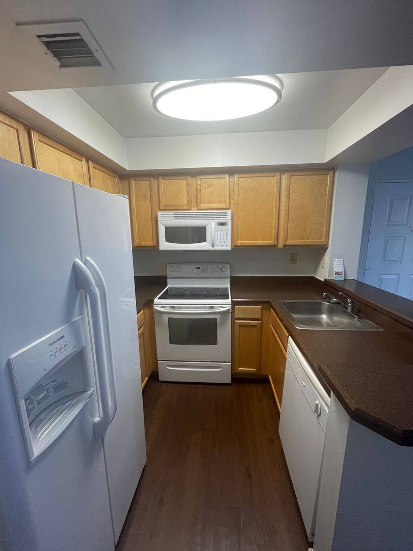 Apartment for rent at 700 Executive Center Dr, West Palm Beach, FL 33401