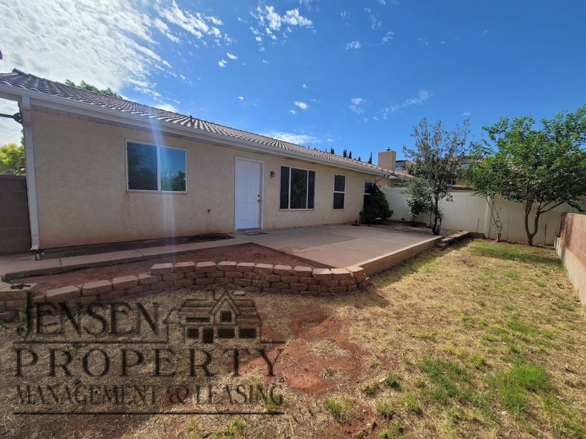 House for rent at 787 N Warm Springs Dr, Washington, UT 84780