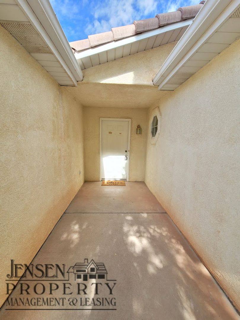 House for rent at 787 N Warm Springs Dr, Washington, UT 84780