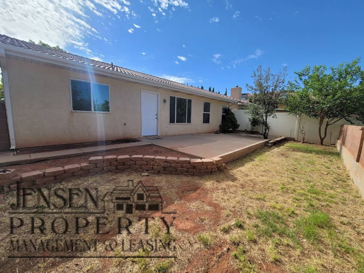 House for rent at 787 N Warm Springs Dr, Washington, UT 84780