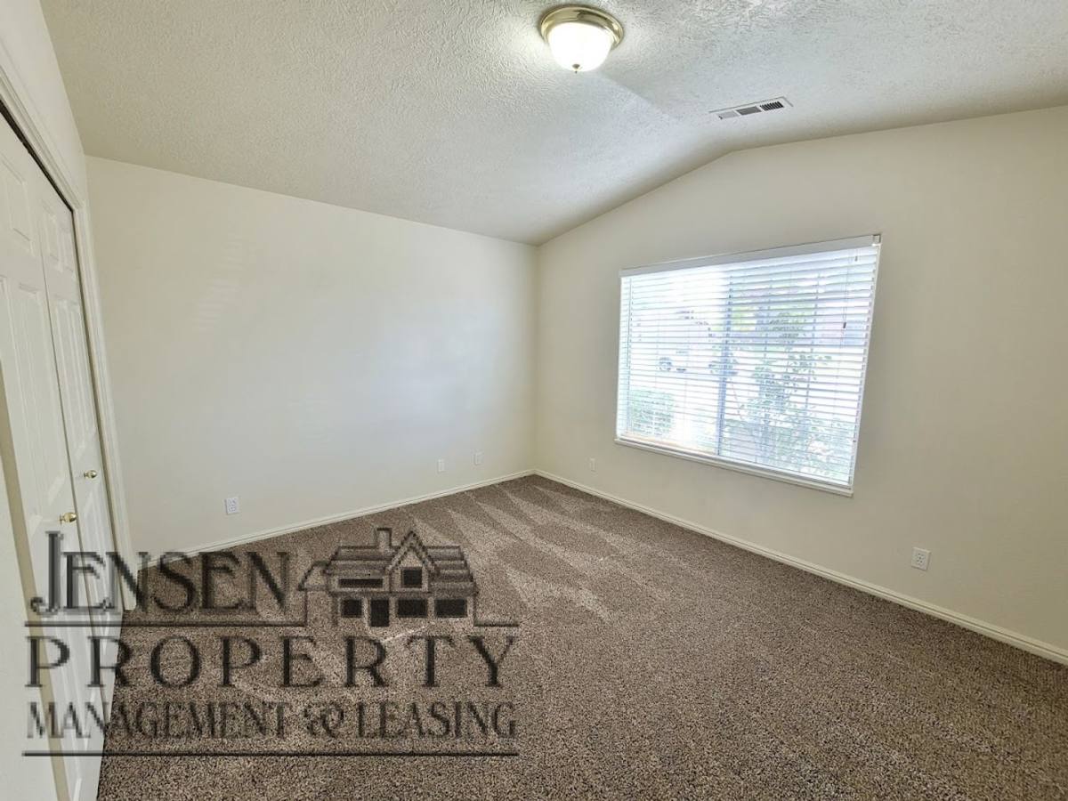 House for rent at 787 N Warm Springs Dr, Washington, UT 84780
