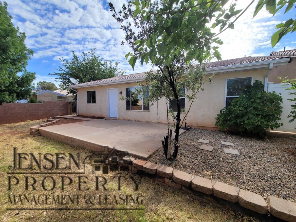 House for rent at 787 N Warm Springs Dr, Washington, UT 84780