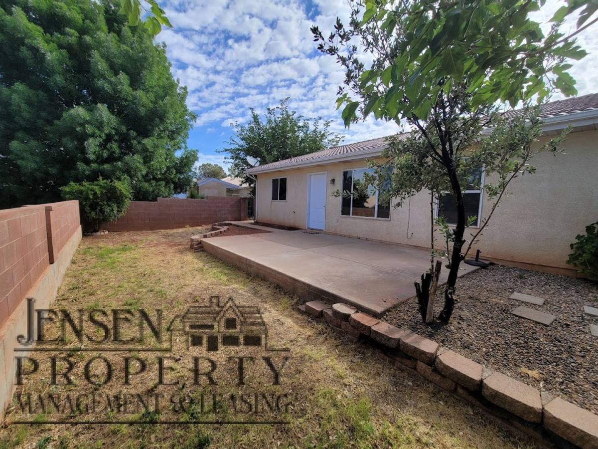 House for rent at 787 N Warm Springs Dr, Washington, UT 84780