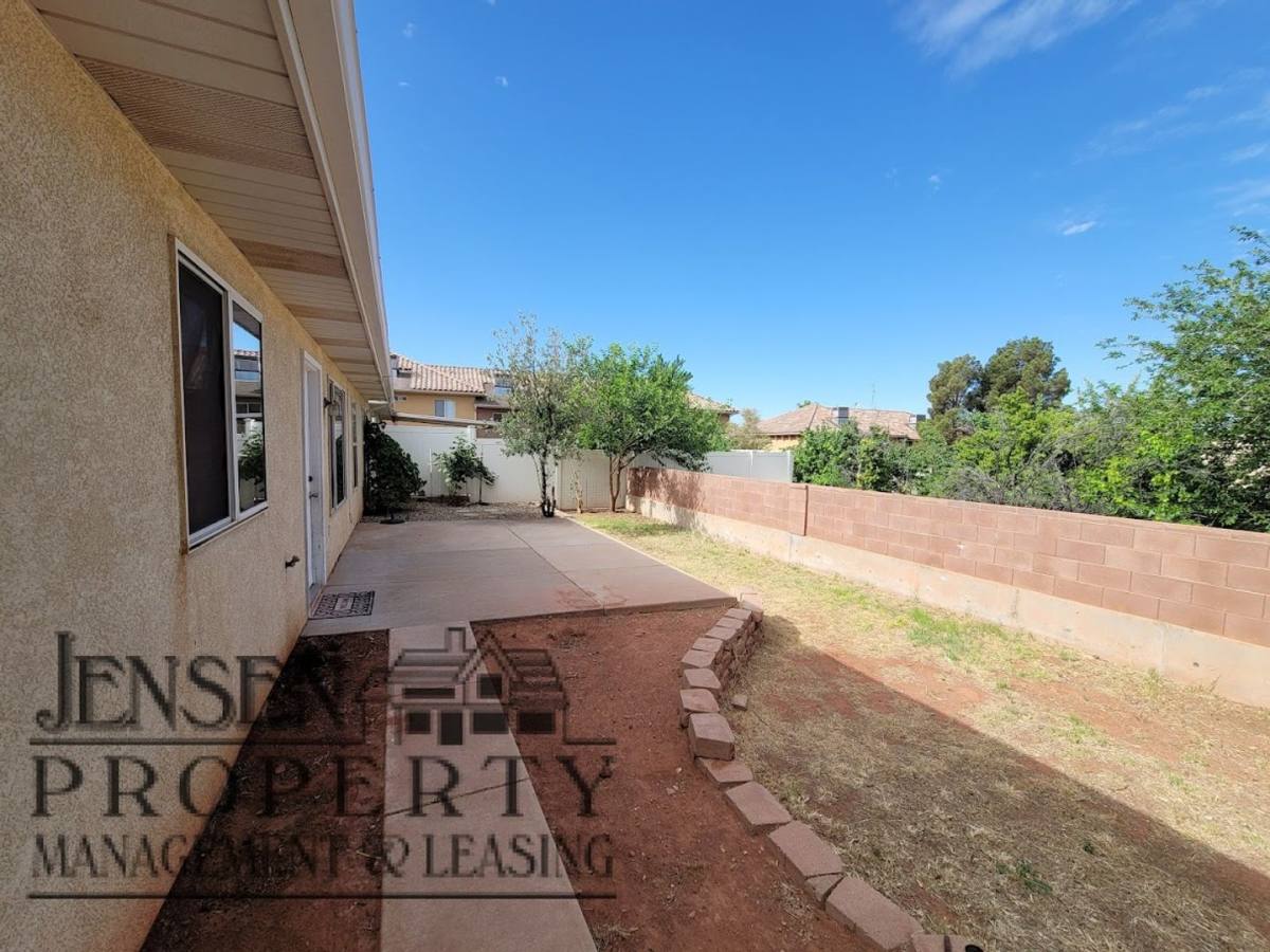 House for rent at 787 N Warm Springs Dr, Washington, UT 84780