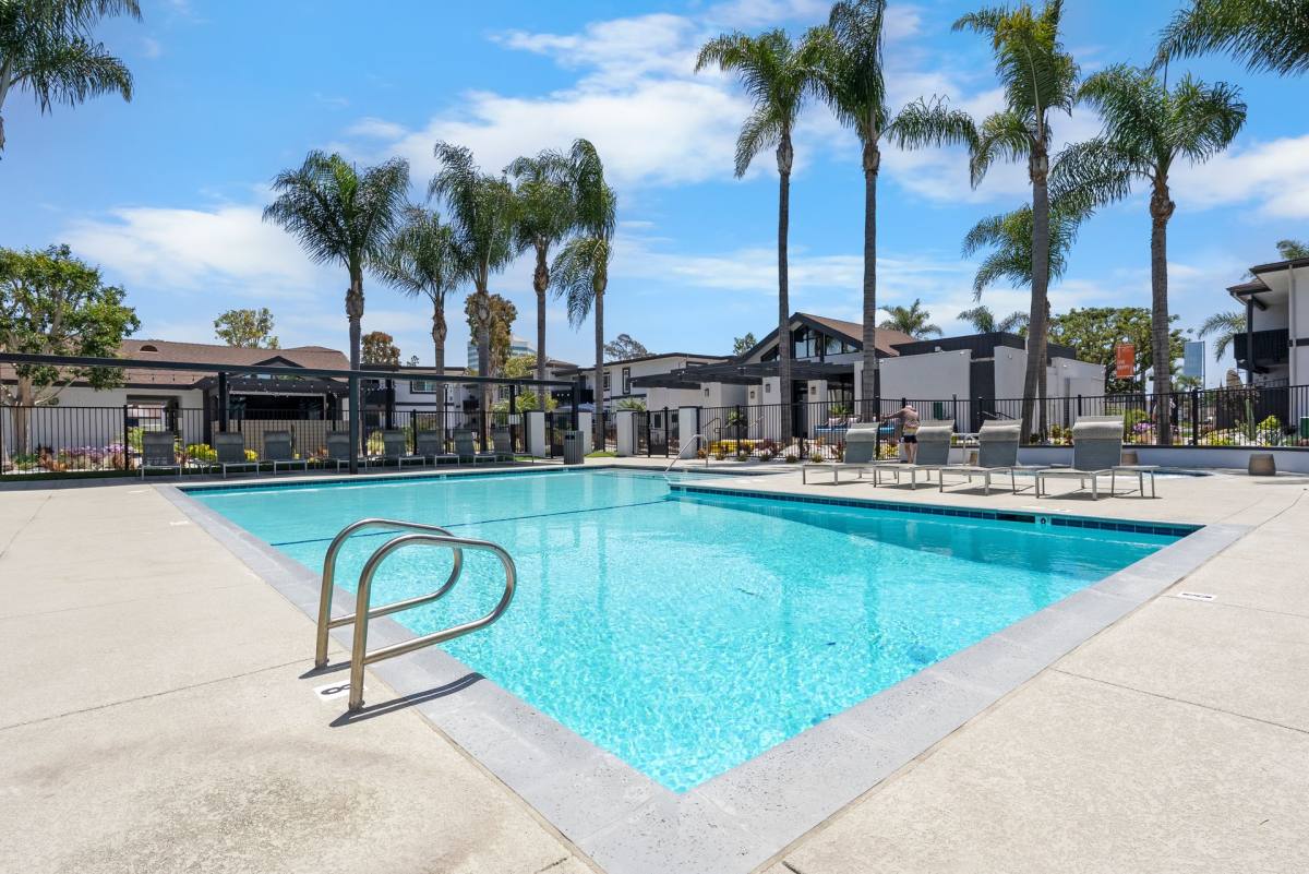 Apartment for rent at 7701 Warner Ave, Huntington Beach, CA 92647