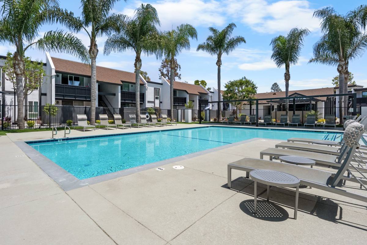 Apartment for rent at 7701 Warner Ave, Huntington Beach, CA 92647