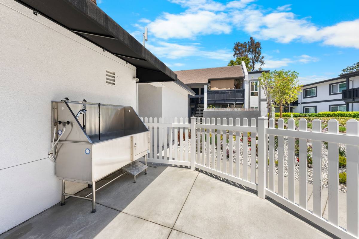 Apartment for rent at 7701 Warner Ave, Huntington Beach, CA 92647