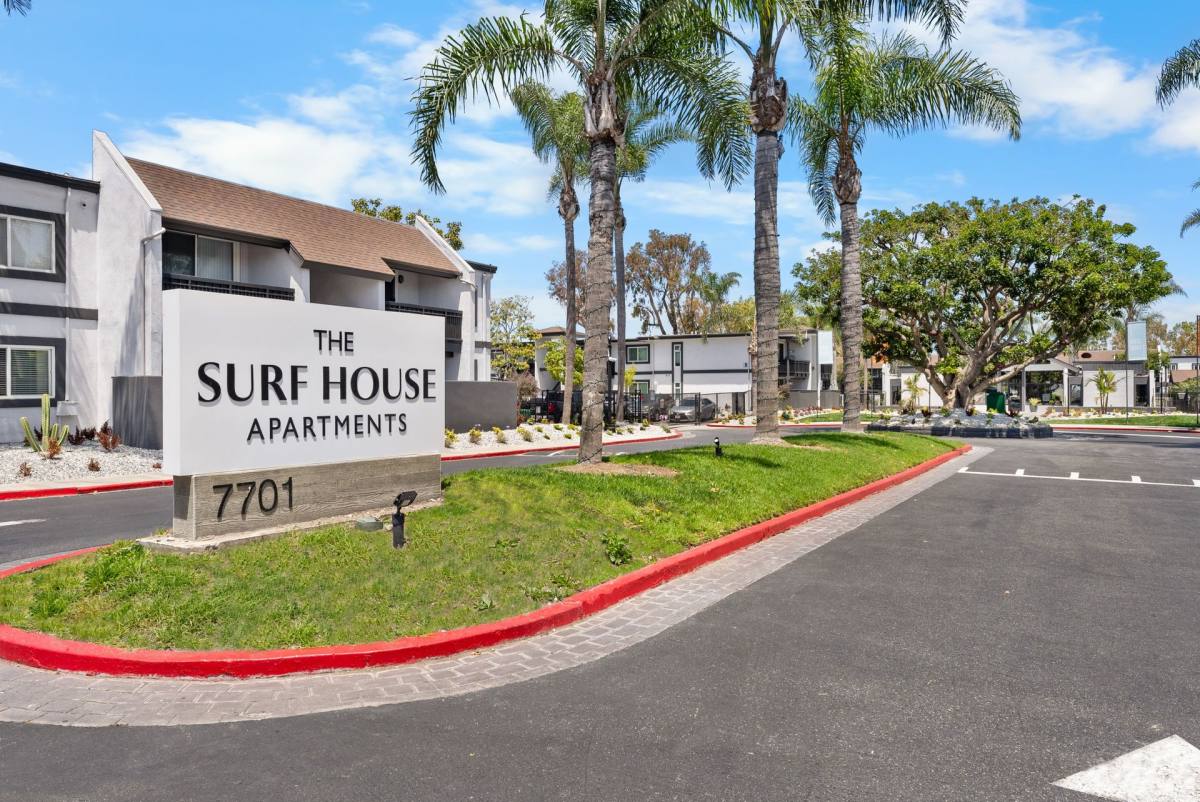 Apartment for rent at 7701 Warner Ave, Huntington Beach, CA 92647