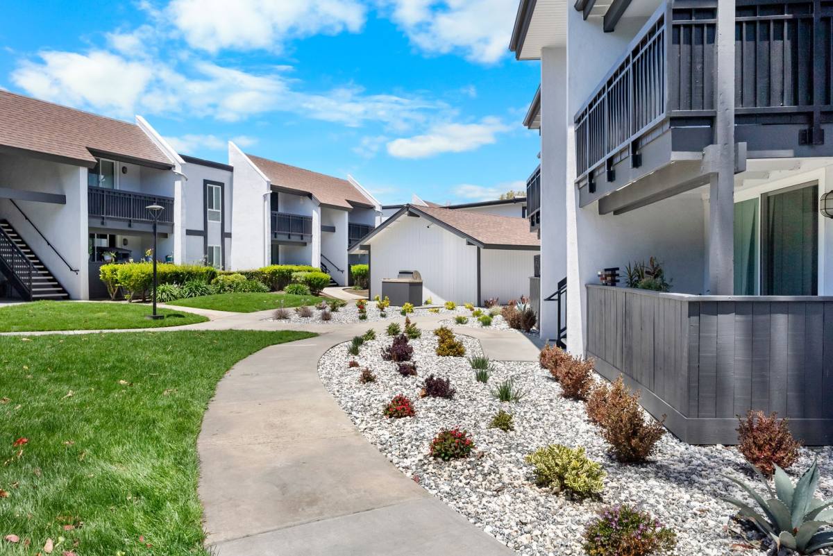Apartment for rent at 7701 Warner Ave, Huntington Beach, CA 92647