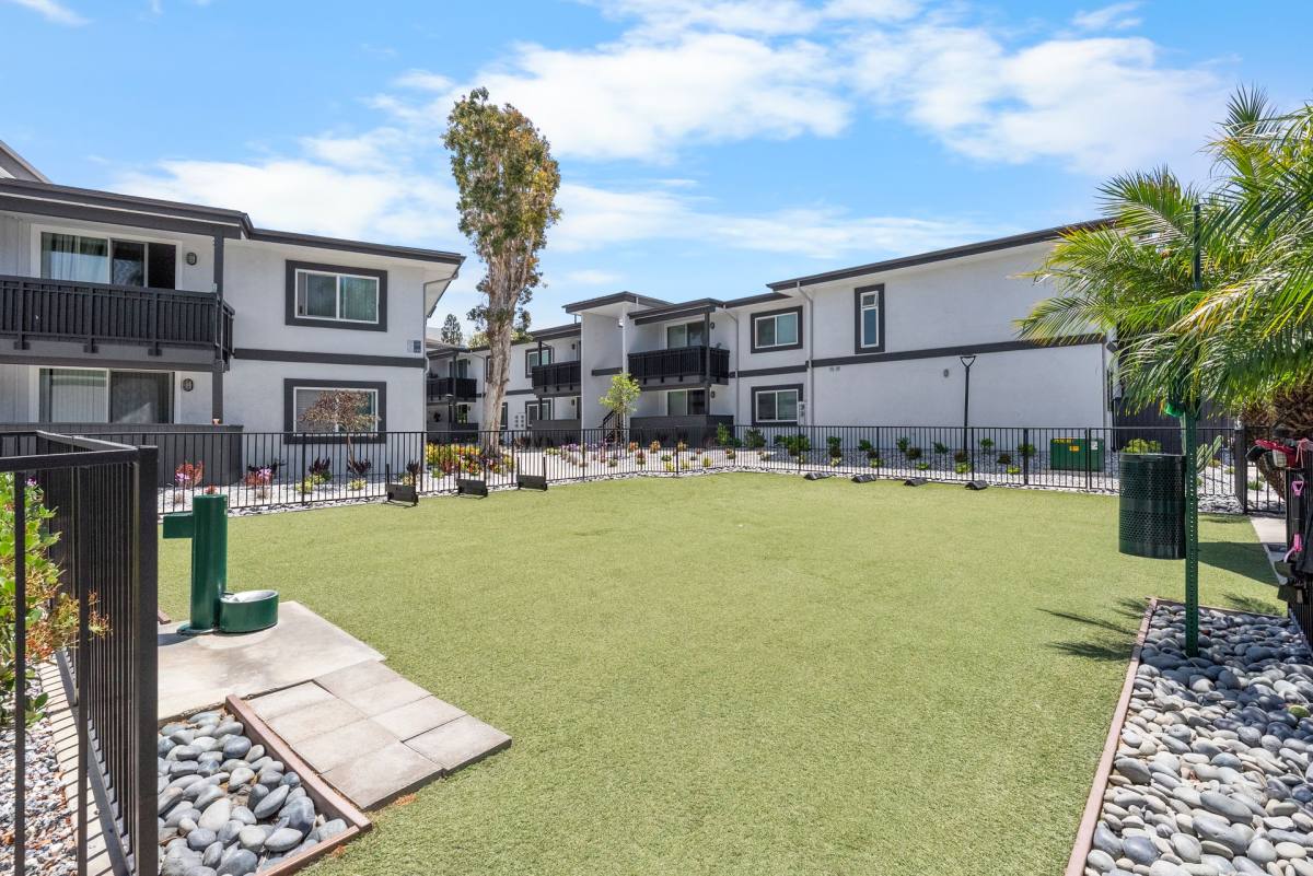 Apartment for rent at 7701 Warner Ave, Huntington Beach, CA 92647