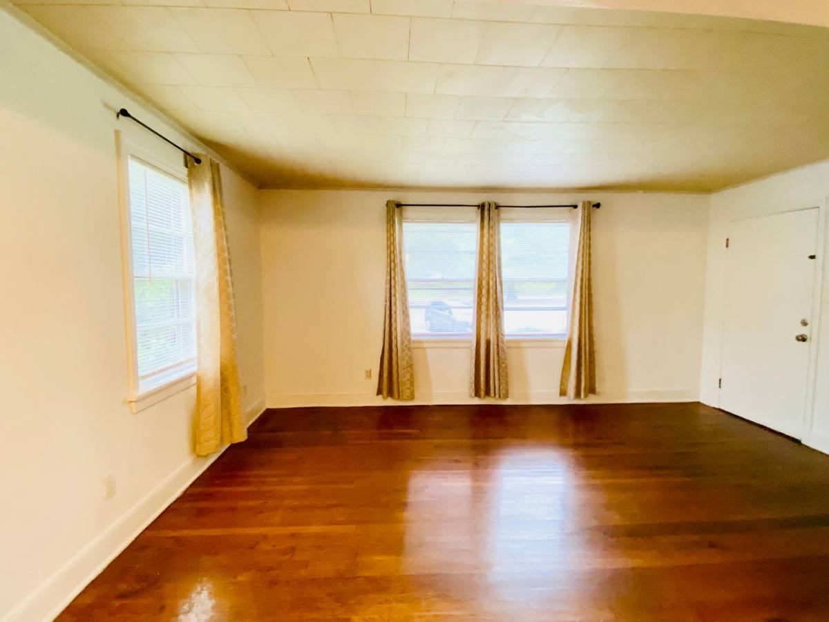 Apartment for rent at 4913 Monument Ave, Richmond, VA 23230