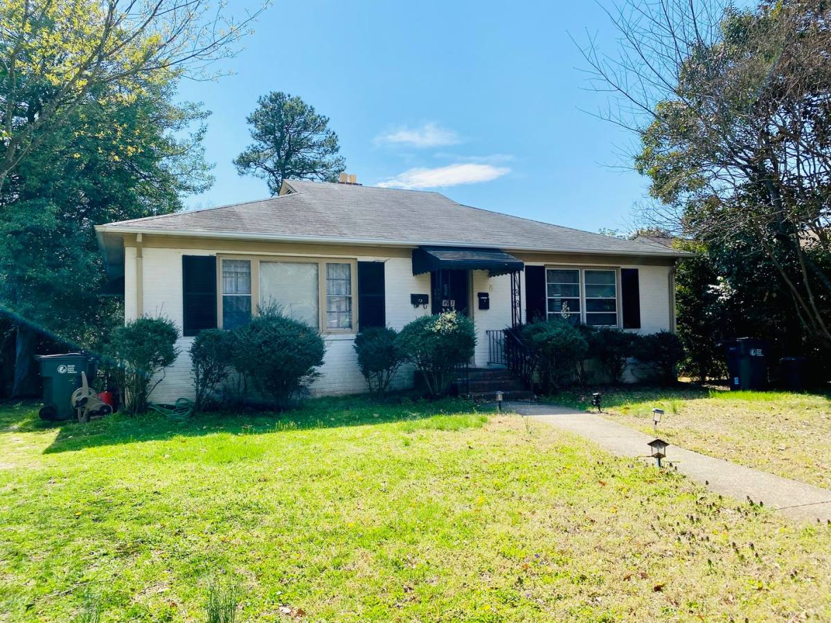 Apartment for rent at 4913 Monument Ave, Richmond, VA 23230