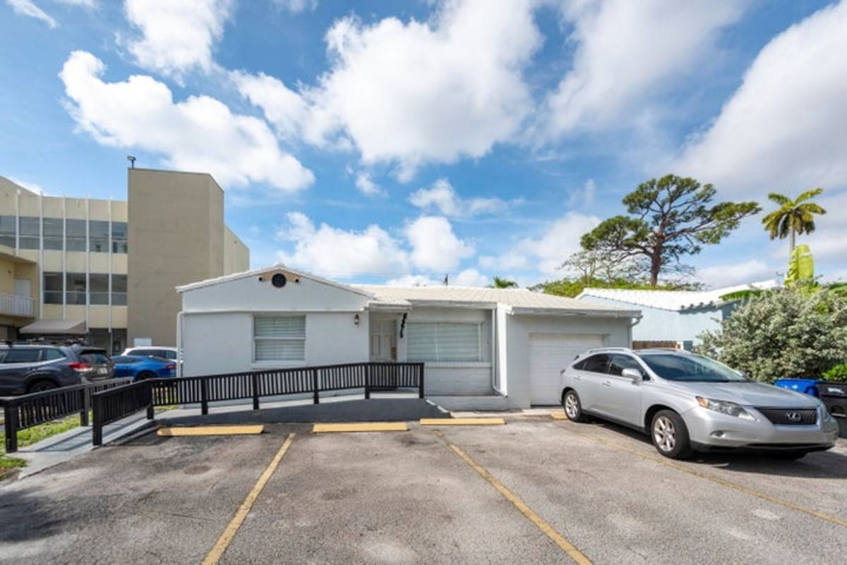 House for rent at 412 SE 17th St Front, Fort Lauderdale, FL 33316
