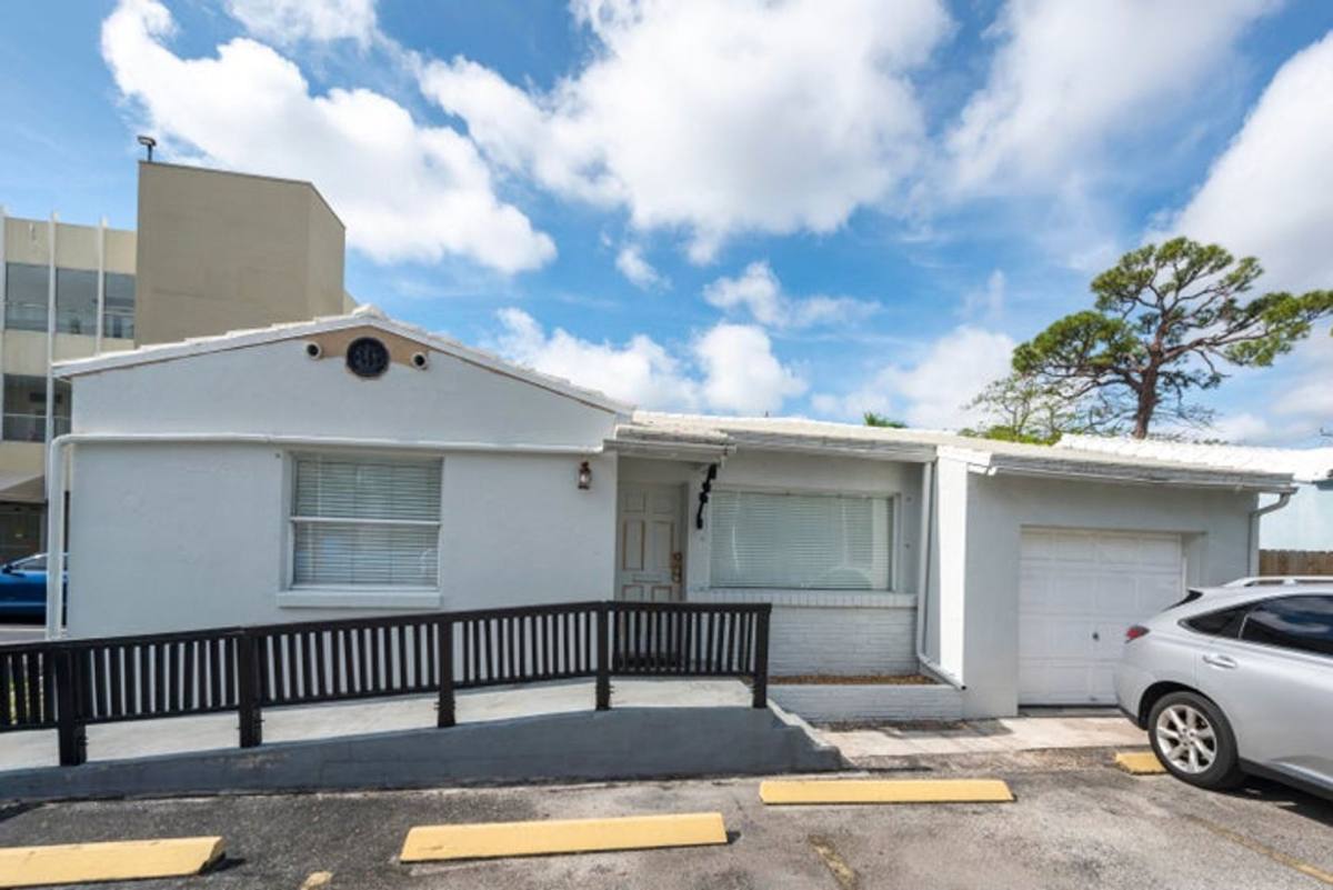 House for rent at 412 SE 17th St Front, Fort Lauderdale, FL 33316